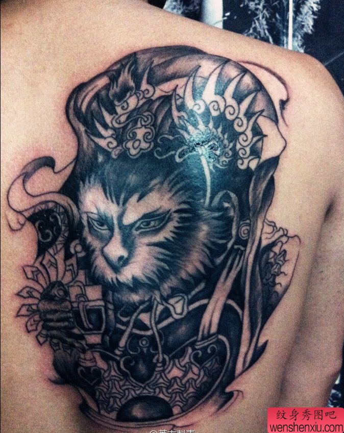 肩部美猴王纹身图案