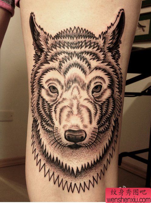 纹身秀图吧分享一幅大臂狼头纹身图案