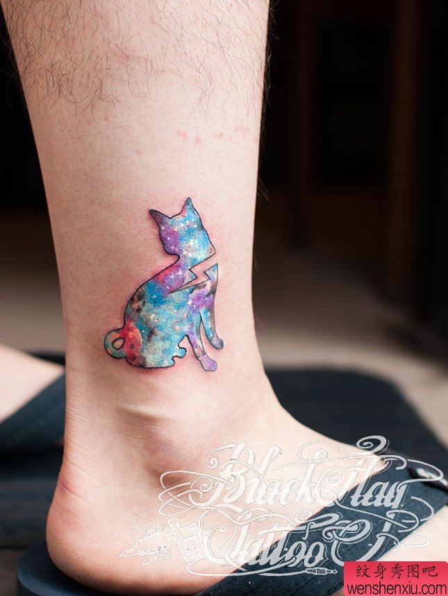 纹身秀图吧推荐一幅星空猫咪纹身图案