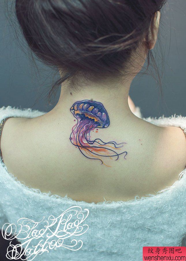纹身秀图吧一幅颈部水母纹身图案推荐