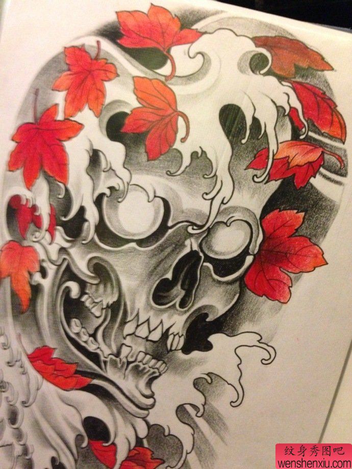 纹身秀图吧推荐一幅骷髅枫叶纹身图案