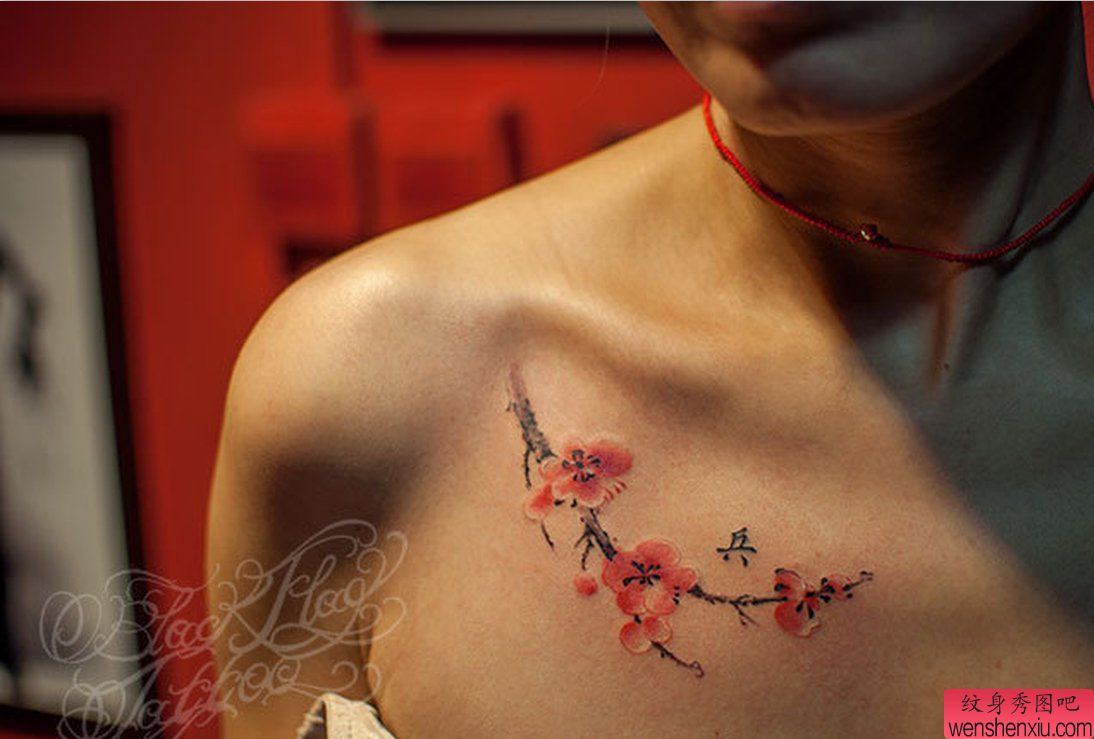 一幅前胸梅花纹身图案