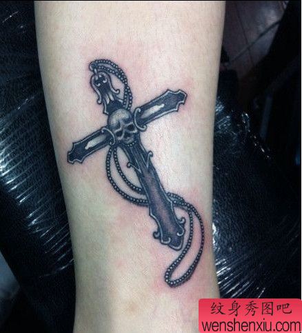 小腿十字架骷髅头纹身图案