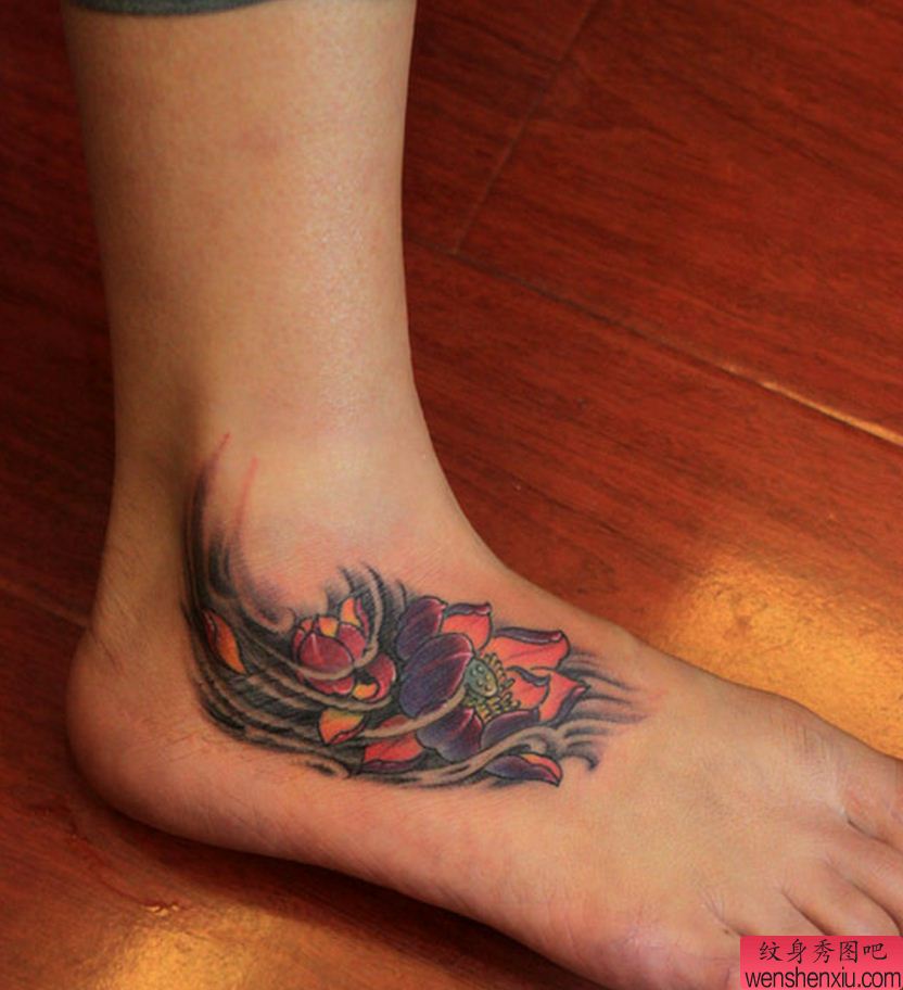 纹身秀图吧推荐一幅脚背莲花纹身图案