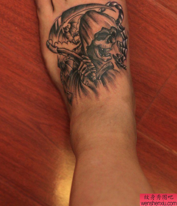 一幅脚背死神纹身图案