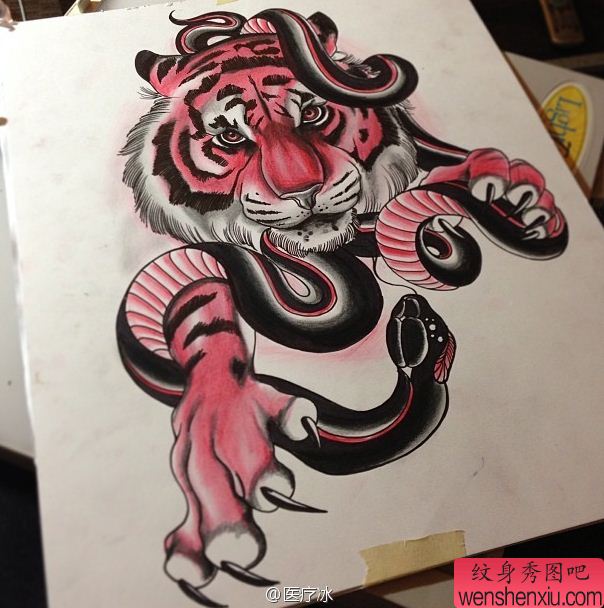 一幅虎头蛇纹身图案
