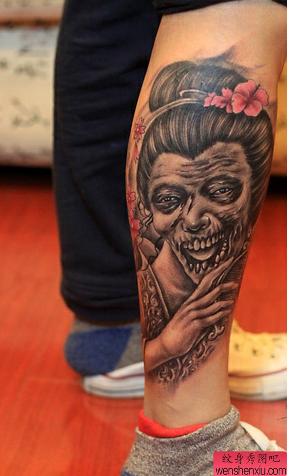纹身秀图吧推荐一幅小腿艺妓纹身图案