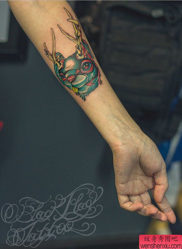 一幅卡通兔子纹身图案