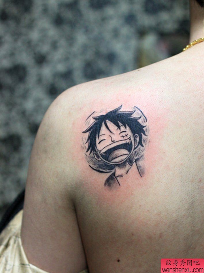 纹身秀图吧推荐一幅背部路飞纹身图案