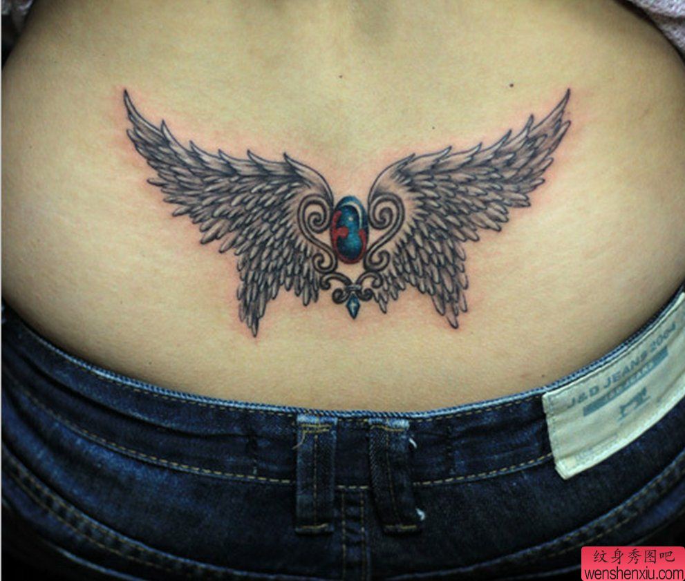 纹身秀图吧推荐一幅腰部翅膀纹身图案