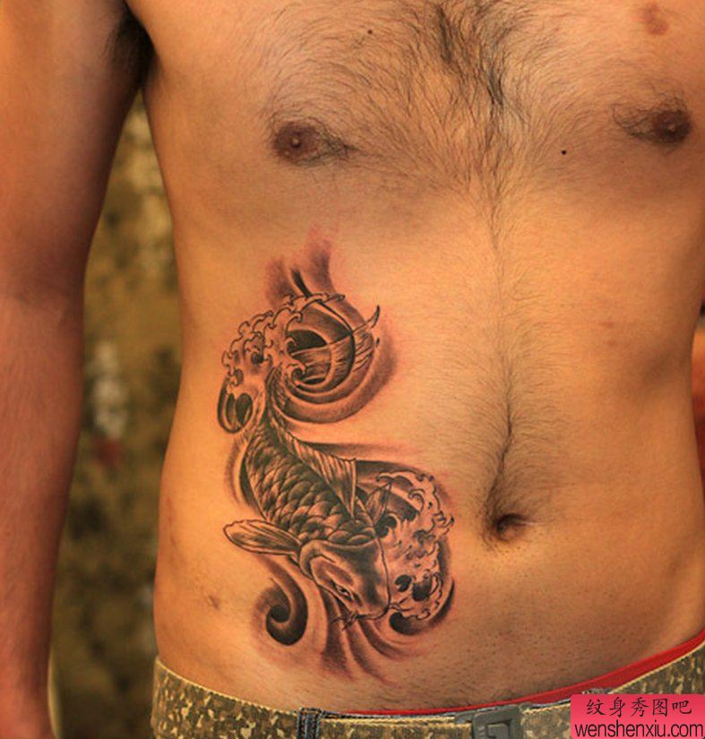 腹部鲤鱼纹身图案