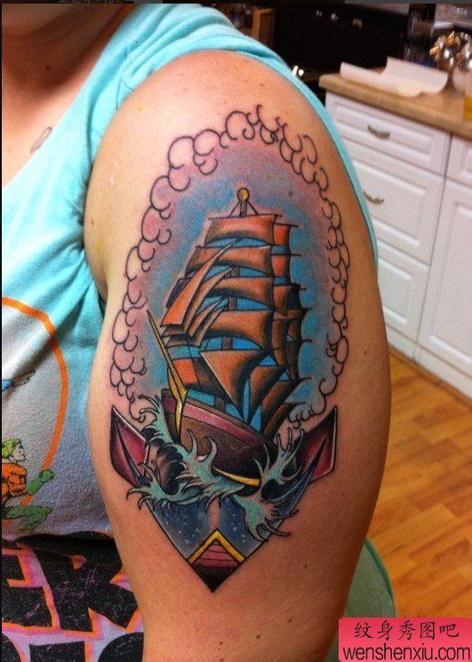 纹身秀图吧推荐一幅大臂帆船纹身图案