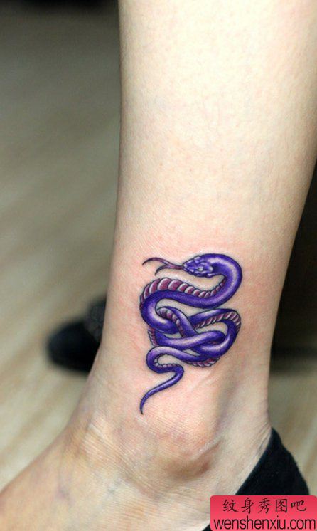 纹身秀图吧推荐一幅脚踝彩色蛇纹身图案