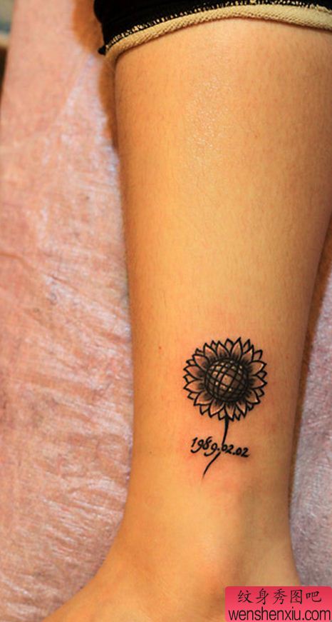 纹身秀图吧推荐一幅脚踝向日葵纹身图案