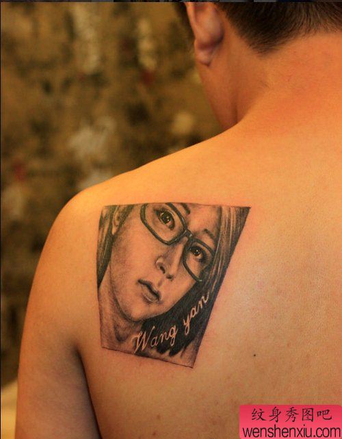 纹身秀图吧推荐一幅背部肖像纹身图案