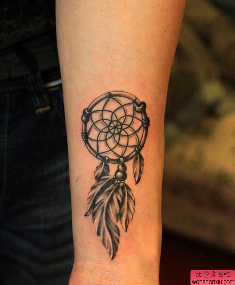 手腕捕梦网纹身图案
