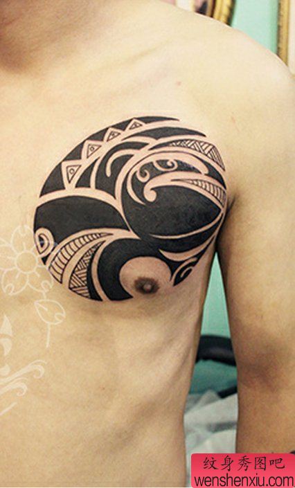 前胸图腾刺青图案