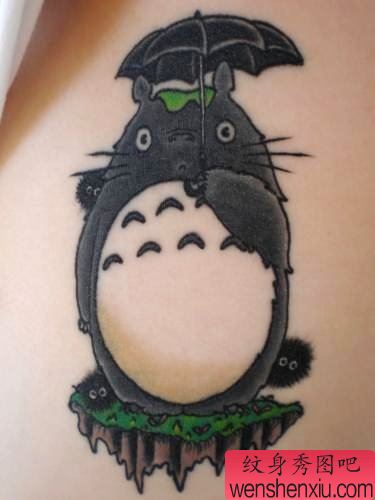 一幅龙猫纹身图案