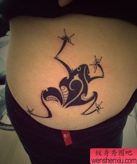 腰部图腾青蛙刺青团友纹身秀图吧推荐