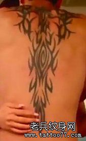 纹身秀图吧推荐一幅背后滕图纹身图案