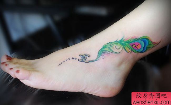 纹身秀图吧推荐一幅脚部羽毛刺青图案