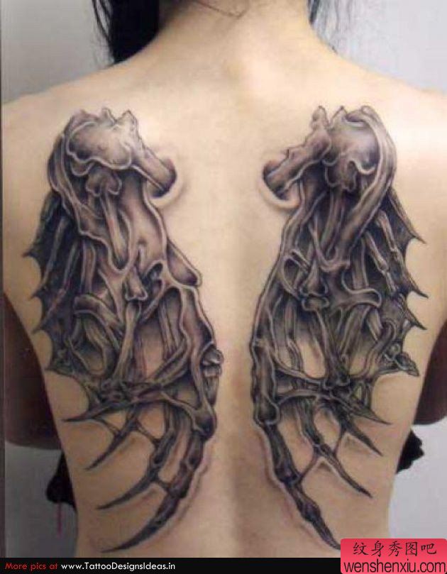 一幅满背翅膀纹身图案由纹身秀图吧分享
