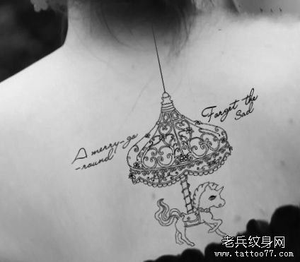 纹身秀图吧分享一幅女人背部旋转木马刺青图案