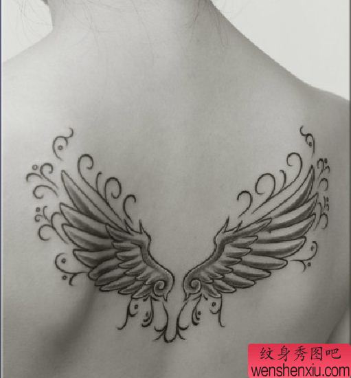 一幅背部翅膀纹身图案由纹身秀图吧分享