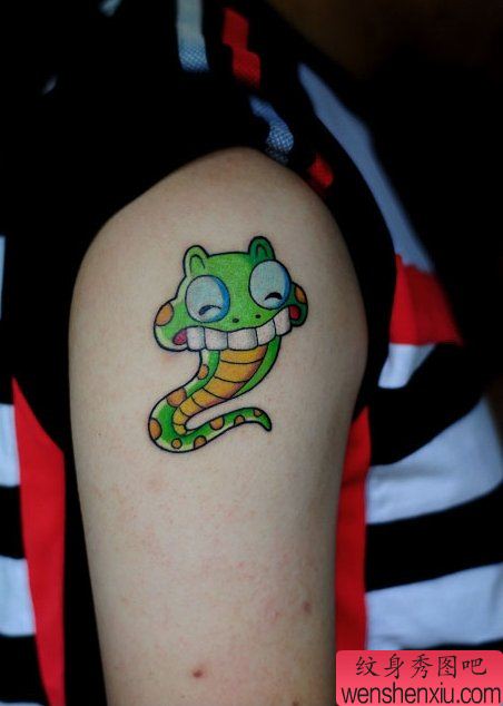 纹身秀图吧推荐一幅手臂眼镜蛇刺青图案