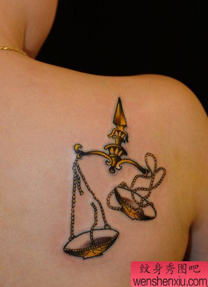 肩部天平座刺青图案