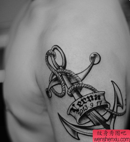 一幅手臂船锚字母纹身图案