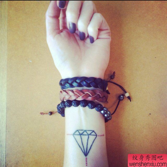 一幅手臂小清新纹身图案