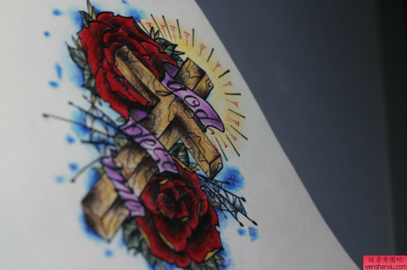 纹身秀图吧推荐一幅十字架玫瑰花刺青图案