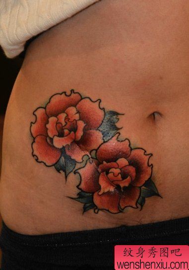 一幅遮盖腰部玫瑰花刺青图案