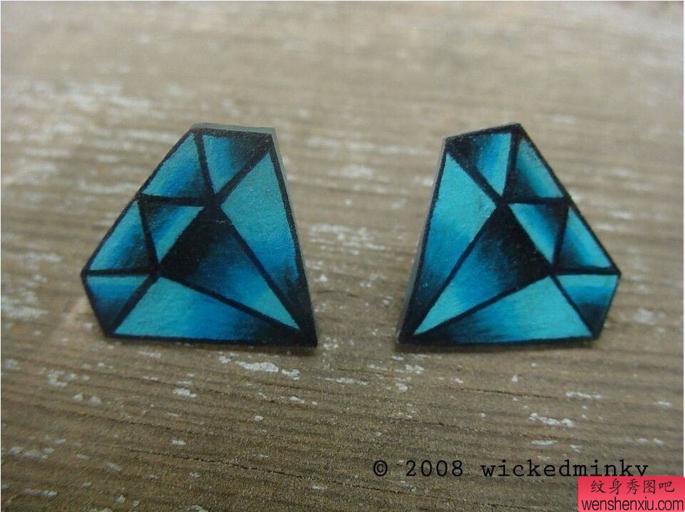 一幅彩色钻石刺青手稿图案