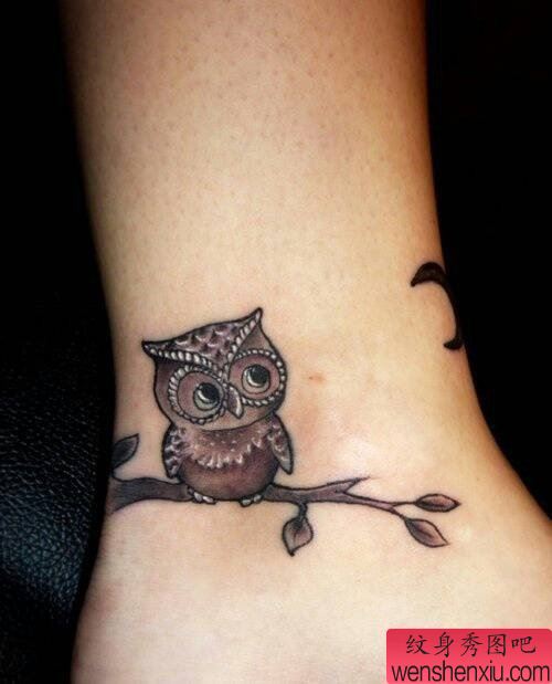 纹身秀图吧推荐一幅脚踝猫头鹰刺青图案