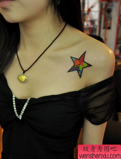 纹身秀图吧推荐一幅女人锁骨纹身图案