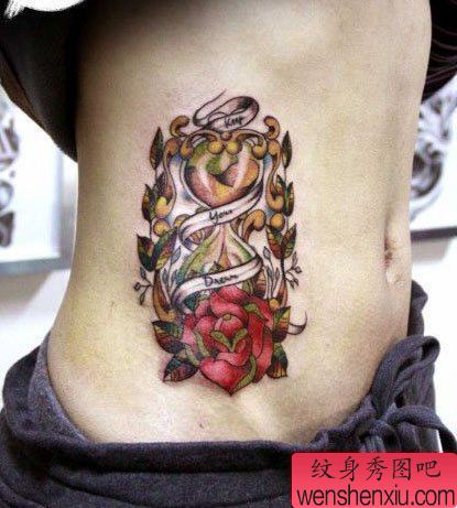 一幅腰部school刺青图案