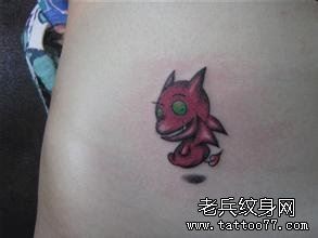 一幅腰部卡通纹身图案