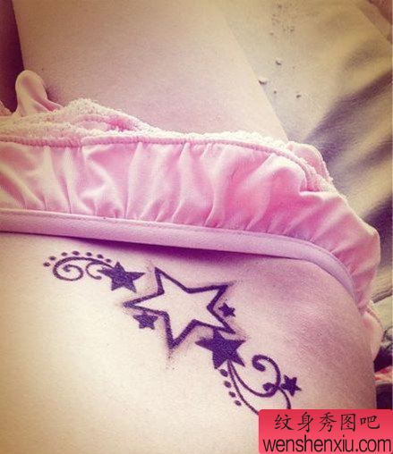 纹身秀图吧推荐一幅女人侧腰五角星藤蔓纹身图案