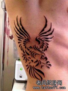 纹身秀图吧推荐一幅腰部老鹰纹身图案