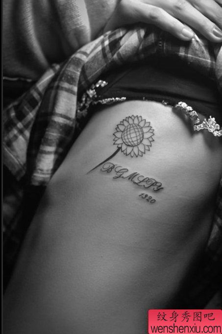 一幅侧腰向日葵纹身图案