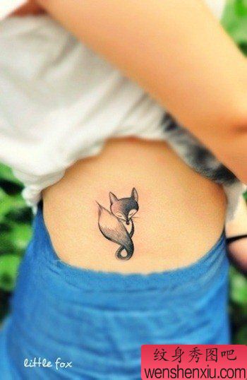 纹身秀图吧推荐 一幅女人侧腰狐狸纹身图案