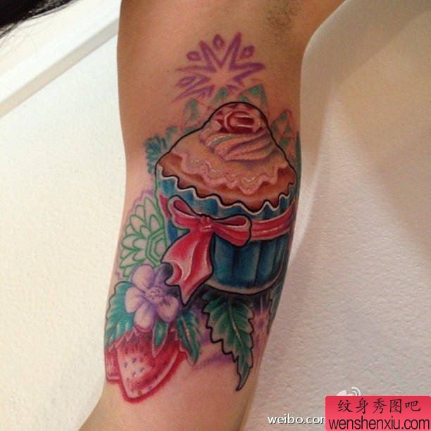 纹身秀图吧推荐一幅手臂彩色蛋糕刺青图案