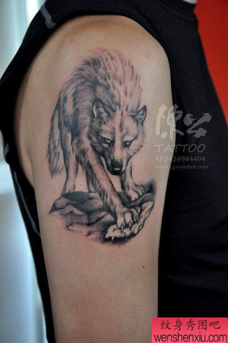 一幅大臂狼纹身图案