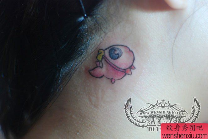 纹身秀图吧推荐一幅小清新彩色鱼纹身图案