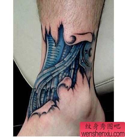 一幅脚踝机械撕皮纹身图案