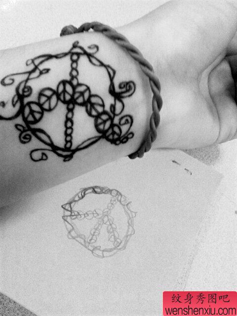 手腕反战标志纹身图案