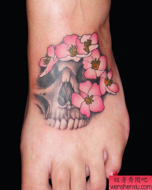 骷髅头樱花纹身图案
