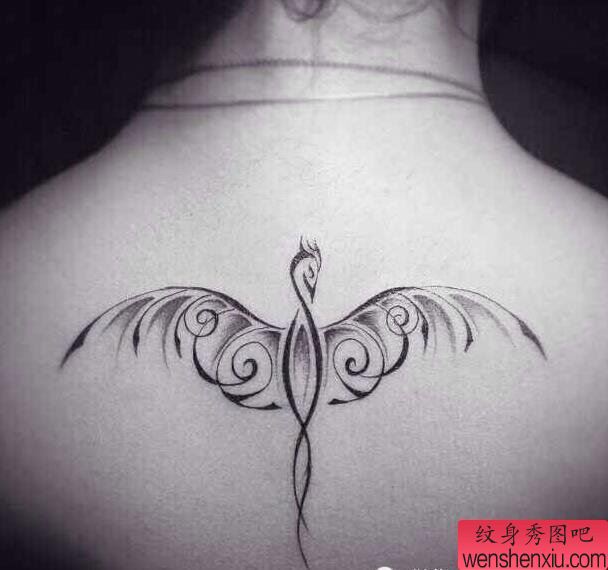 纹身秀图吧推荐一幅小清新肩背翅膀纹身图案